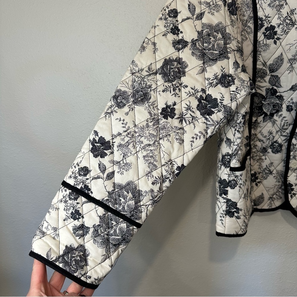 **NWT** So Me Quilted Floral Black and White Women's Jacket - Picture 6 of 13